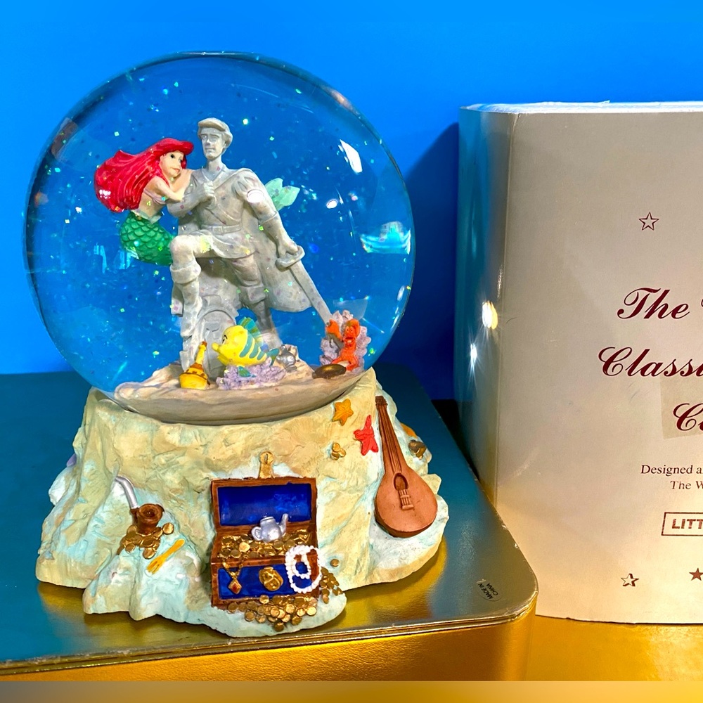 Walt Disney Exclusive 90’s The Little Mermaid Wind Up Musical Large Waterglobe